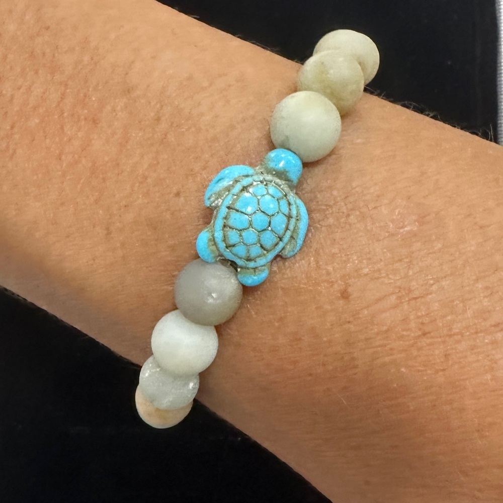 Turtle Stretchy Bracelet- New! Great gift comes in cute see thru bag